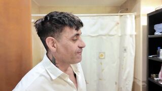 Le metí 7 minutos seguidos sin sacar… mira cómo termina temblando mi esposa en el baño